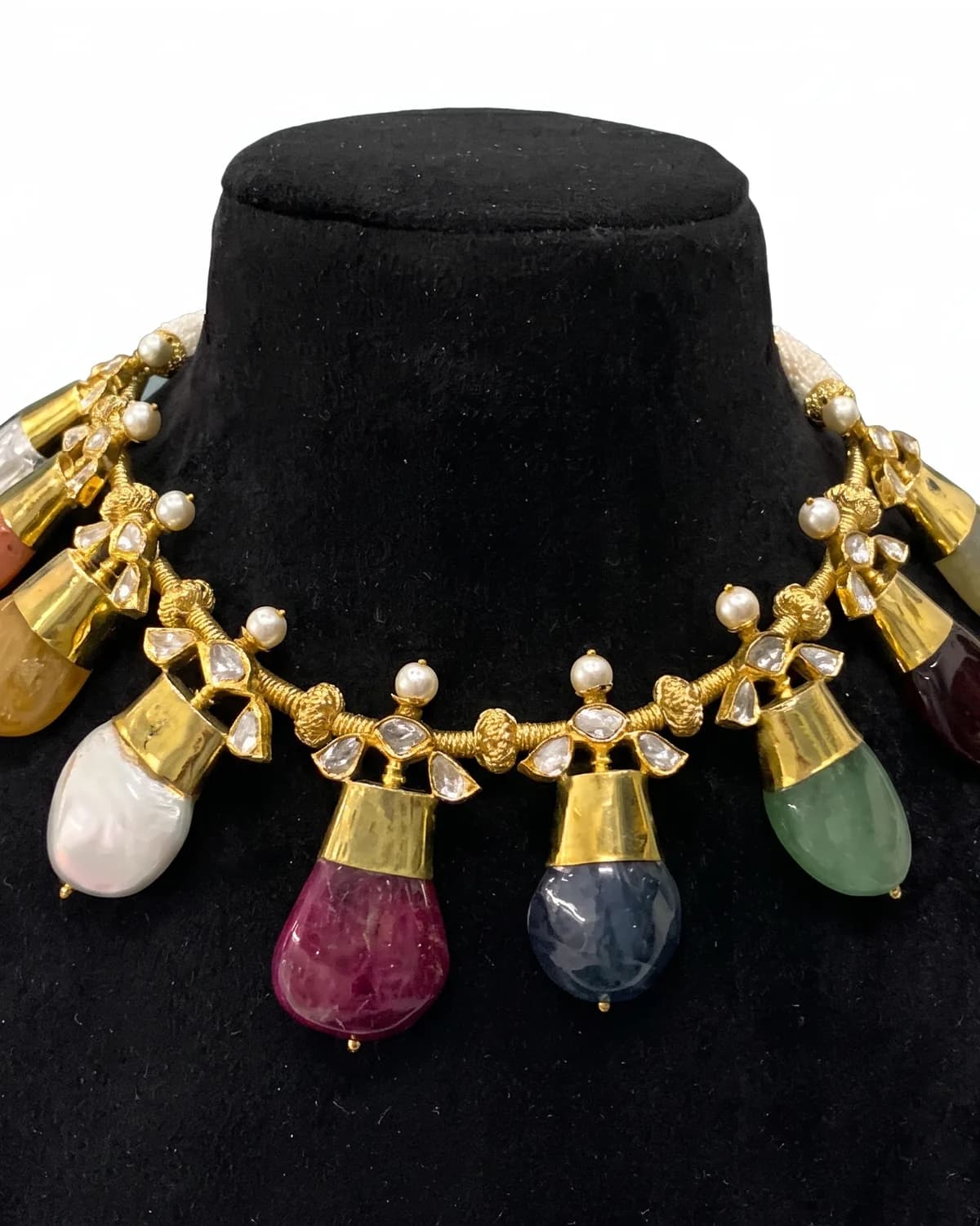 Big Navratan Loose Stone Set in 18K gold — Close — the stones
