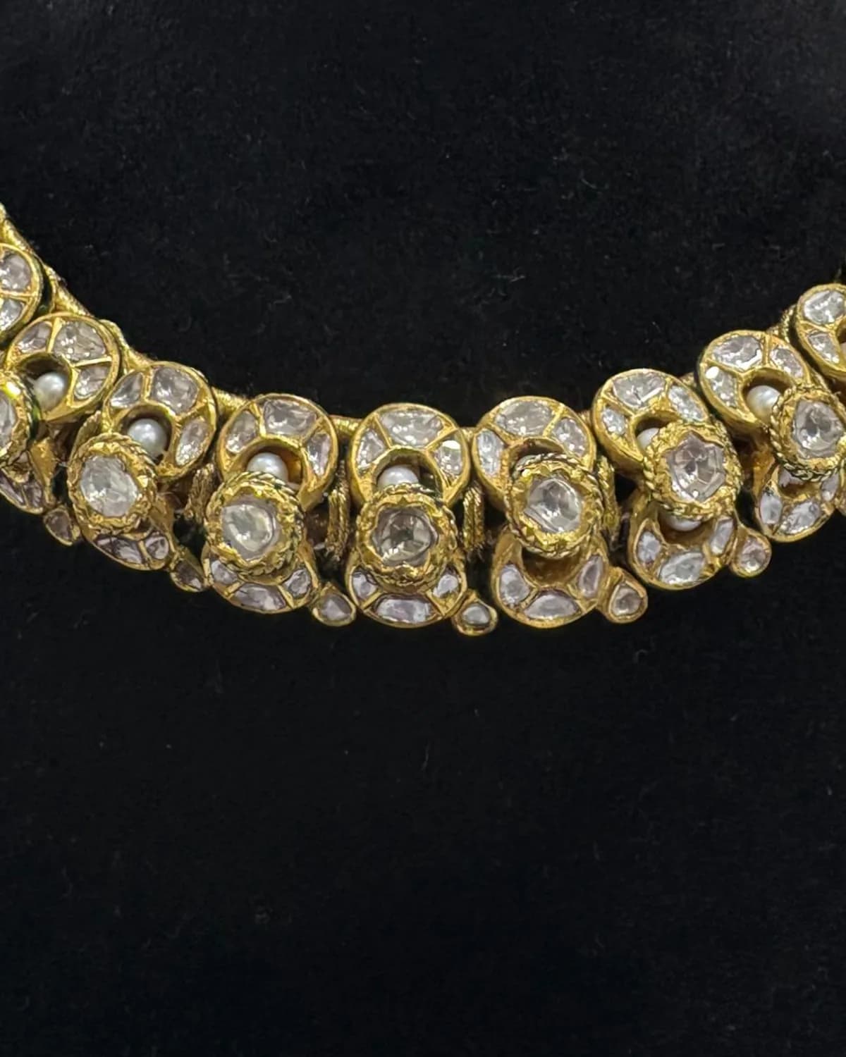 Chaand Diamond Polki Hasli in 18K gold — Close — the polki and the pearls