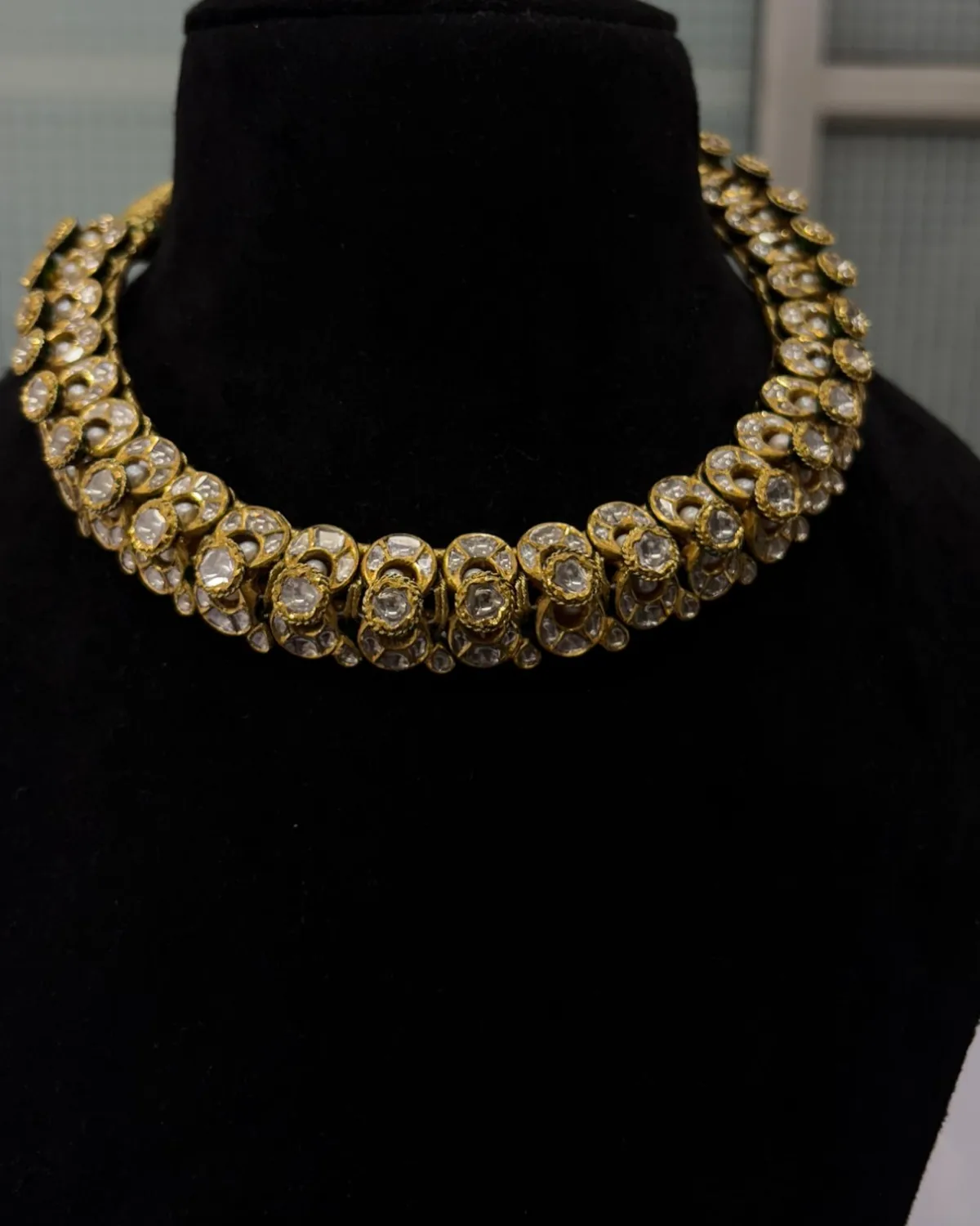 Chaand Diamond Polki Hasli in 18K gold — On the bust, in daylight